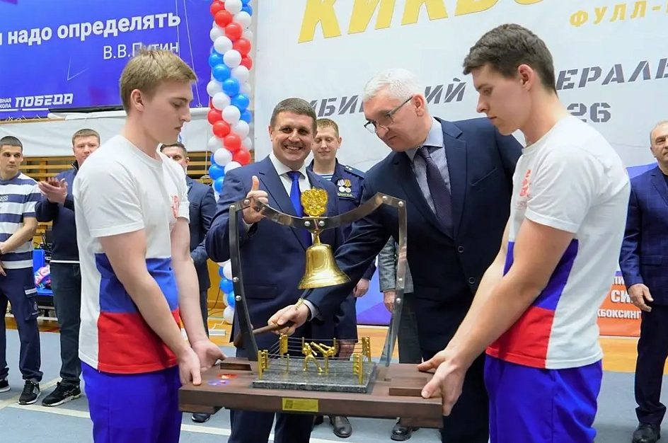 В Барнауле стартовал чемпионат по кикбоксингу